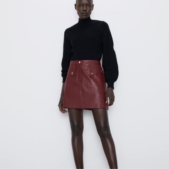 ZARA Garnet Faux Leather Mini Skirt Sz M Maroon Fall Pockets Chic - Picture 1 of 13